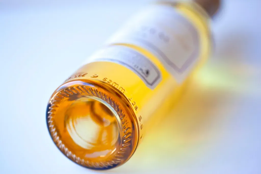 projektowanie etykiety na butelkę wina